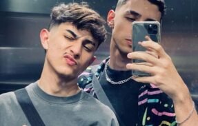 Imagem do grupo de WhatsApp 𝑹𝑨𝑰𝑩𝑶𝑾_ 𝑱𝑶𝒀 ️‍