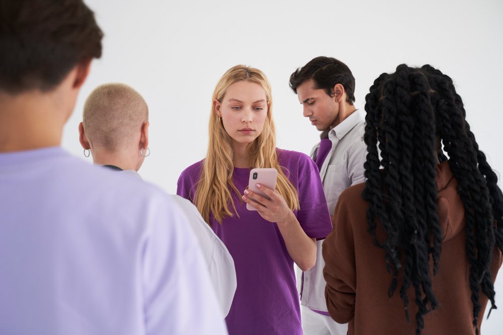 Como conversar com pessoas desconhecidas e perder a timidez online